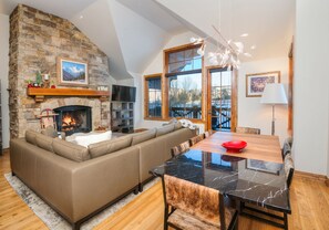Smart TV, fireplace - Ski-in/out luxury condo. Best in the complex. Outdoor pool and hot tubs!! (Bachelor Gulch)