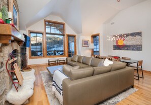 Smart TV, fireplace - Ski-in/out luxury condo. Best in the complex. Outdoor pool and hot tubs!! (Bachelor Gulch)