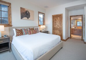 3 bedrooms, desk, iron/ironing board, WiFi
