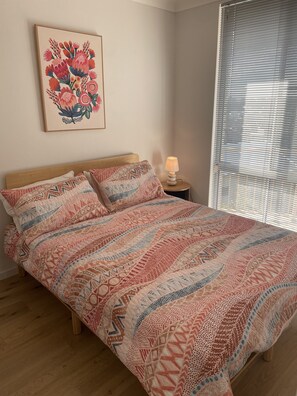 2 dormitorios, tabla de planchar con plancha, wifi gratis y ropa de cama