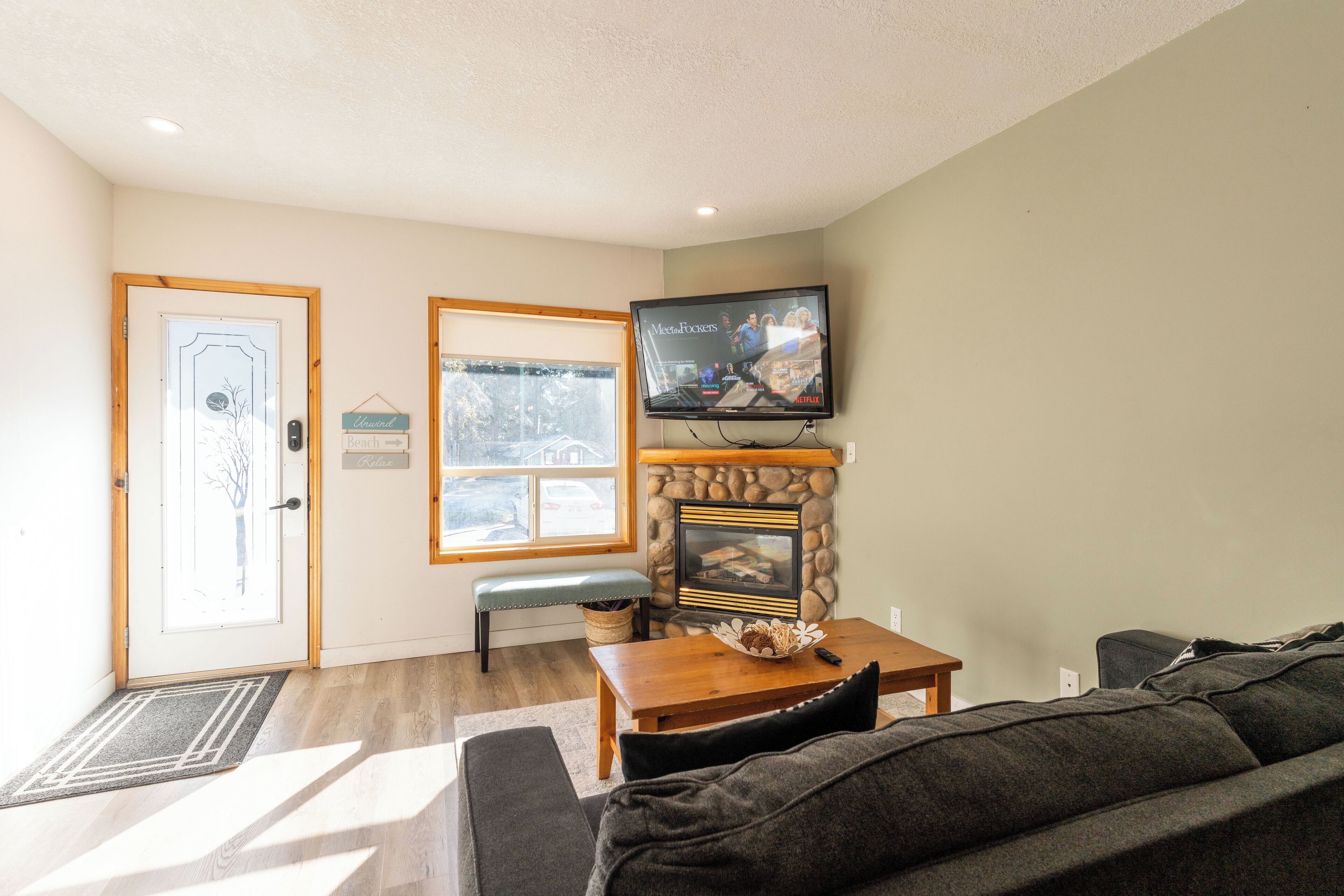 Een smart-tv en een open haard