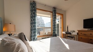 2 soverom, skrivebord, strykejern/-brett og wi-fi (inkludert)