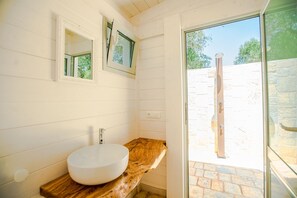 Dusche, Haartrockner, Bidet, Handtücher