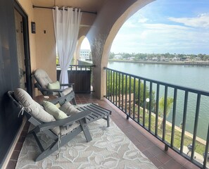 Property grounds - Waterfront Condo on Lemon Bay, Steps from Beach - Pool, Boat Dock (Englewood)