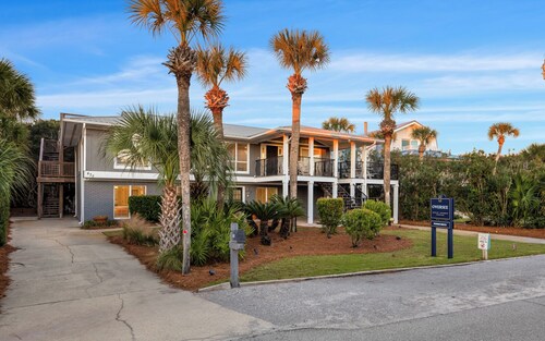 Close Beach Access- Private Pool - Guest Favorite
