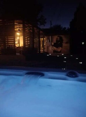 Bain à remous extérieur