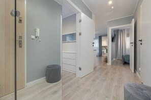 Interior - Four Seasons 2 Bedroom by Renters (Kolobrzeg)