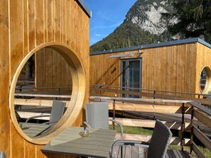 Outdoor dining - Eco Tiny Lodge Jungfrau (Unterseen)