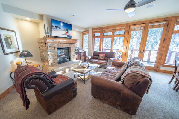 Smart TV, chimenea