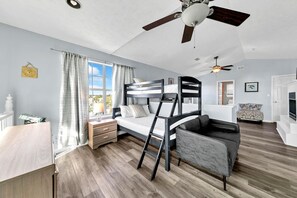 3 bedrooms, iron/ironing board, free WiFi, bed sheets - ⭐Beach Across the Street-Pool+Hot Tub-The Palms A6⭐ (Panama City Beach)