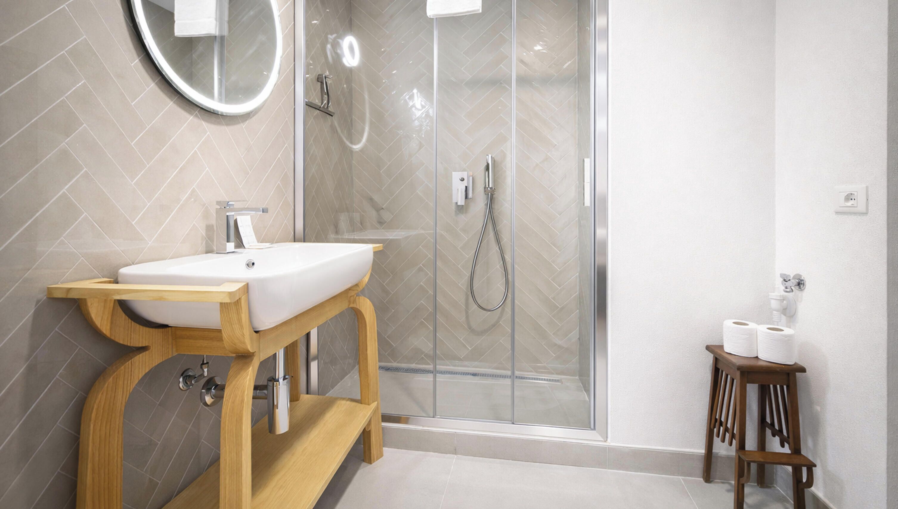 Dusche, Haartrockner, Bidet, Handtücher