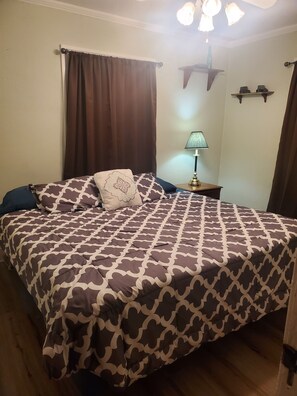 2 bedrooms, iron/ironing board, WiFi, bed sheets