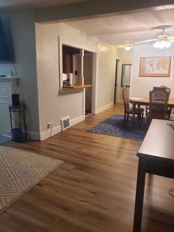 Dining - 1920's Duplex near Promedica, Jeep Plant, St. Anne's, and the Seagate Center (Toledo)