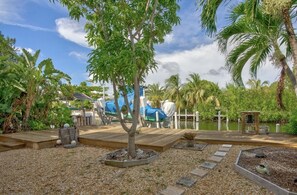 Terrace/patio - Lower Keys on quiet canal front w/boat lift, screened-in porch & Pets Welcome! (Big Pine Key)