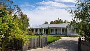Exterior - Peahen House - Trentham Luxury (trentham)