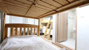 Quadruple Room (Private Bathroom) | 羽絨被、免費無線上網