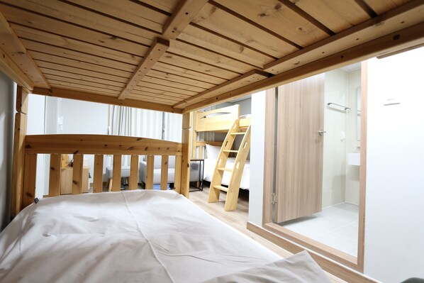 Quadruple Room (Private Bathroom) | Down duvets, free WiFi - L3 Guesthouse (Seoul)
