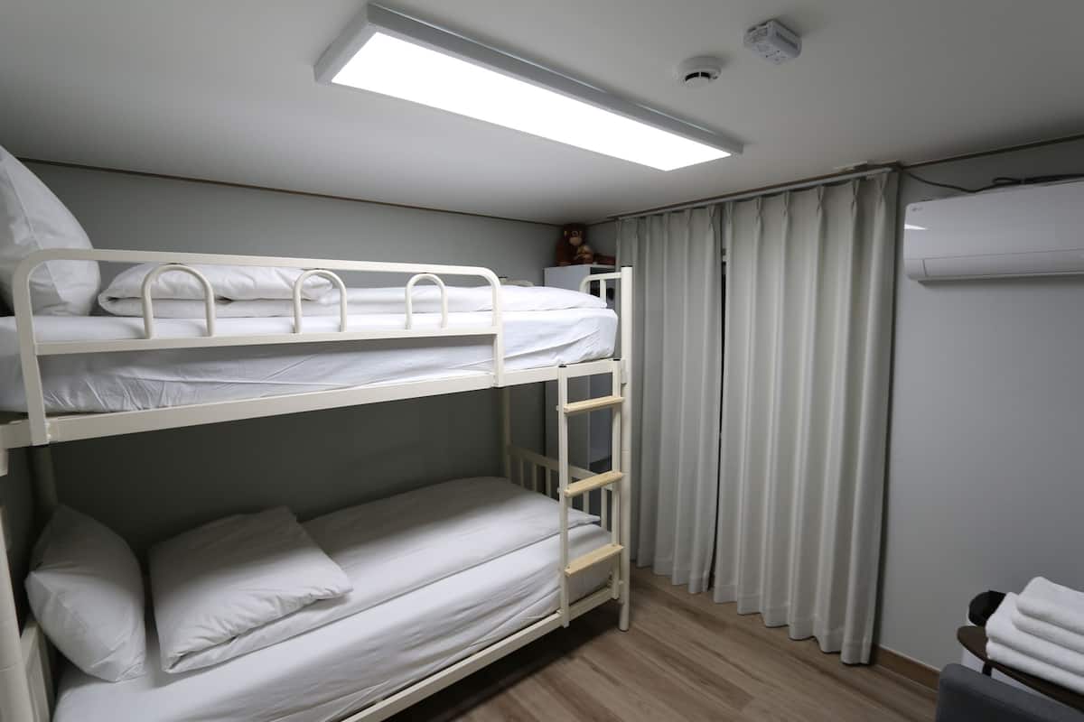 Double or Twin Room | Daunenbettdecken, kostenloses WLAN
