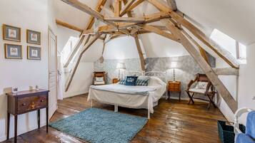 5 slaapkamers, een strijkplank/strijkijzer, wifi, beddengoed