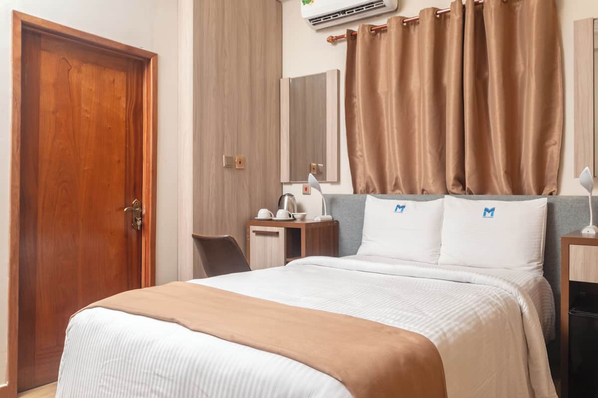 1 habitación, minibar, escritorio y espacio para trabajar con laptop