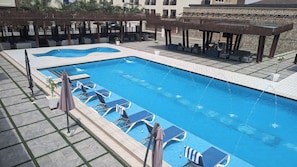 2 outdoor pools