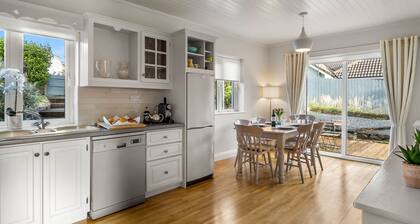 An tSean Scoil, Clifden in the heart of clifden town