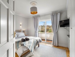 3 Schlafzimmer, Bügeleisen/Bügelbrett, Reisekinderbett, Bettwäsche