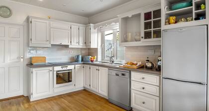 1 An tSean Scoil, Clifden in the heart of clifden town