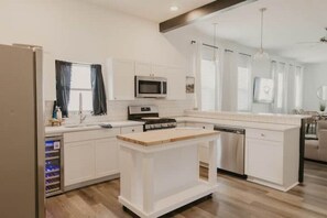 Private kitchen - Elegant Abode-Fountain Square-Spacious Drive/Yard!

 (Indianapolis)