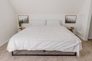 4 bedrooms - Elegant Abode-Fountain Square-Spacious Drive/Yard!

 (Indianapolis)