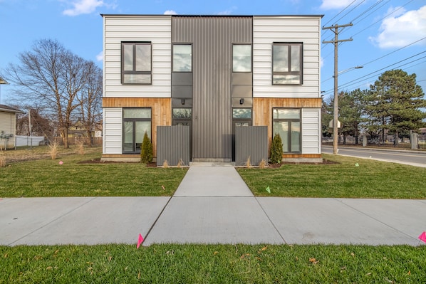 Exterior - Studio Monthly & Daily Rental For Traveling Professionals,Corporate & Student's (Detroit)