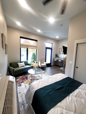 Iron/ironing board, WiFi, bed sheets - Studio Monthly & Daily Rental For Traveling Professionals,Corporate & Student's (Detroit)