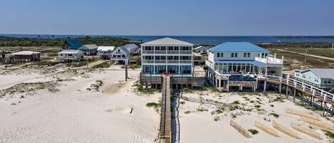 بالقرب من الشاطئ