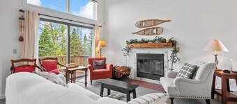 Saddleback - Rock Pond Condo 43 - ski in/out, pet friendly!