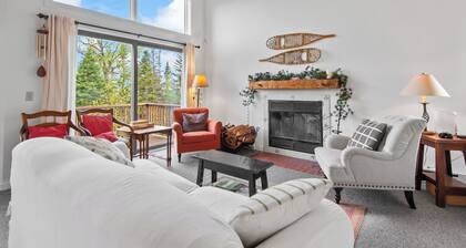 Saddleback - Rock Pond Condo 43 - ski in/out, pet friendly!