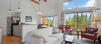 Saddleback - Rock Pond Condo 43 - ski in/out, pet friendly!