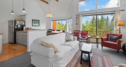 Saddleback - Rock Pond Condo 43 - ski in/out, pet friendly!