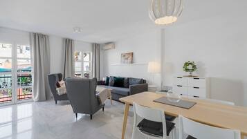 Een smart-tv en een kantoor