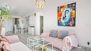 Een smart-tv en een kantoor