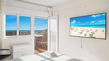 3 slaapkamers, een strijkplank/strijkijzer, gratis wifi, beddengoed