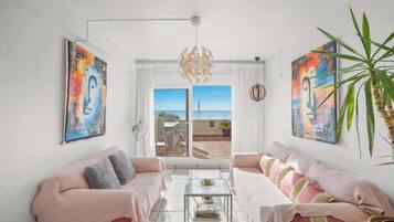 Een smart-tv en een kantoor