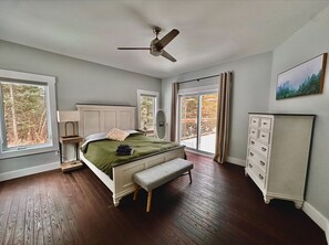 6 soverom, skrivebord, reiseseng for barn og wi-fi (inkludert)