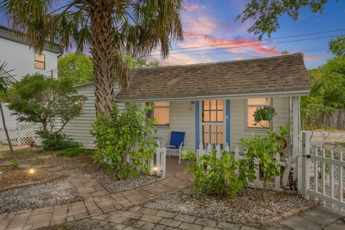 Little Pineapple Cottage