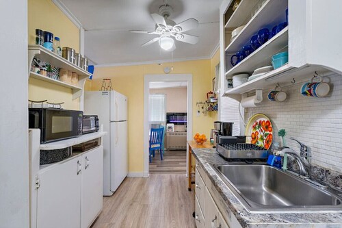 Little Pineapple Cottage