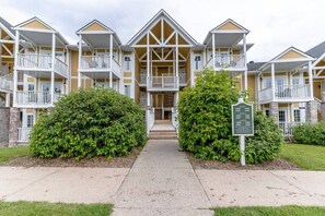 Exterior - Lovely Getaway in Nature (Shanty Bay)