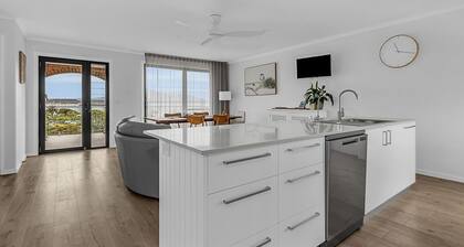 Horseshoe Beach Cottage - Young Street 4