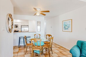 Dining - Waterfront condo with sunset views, boat access, & sparkling pool (Corpus Christi)