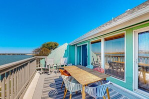 Outdoor dining - Waterfront condo with sunset views, boat access, & sparkling pool (Corpus Christi)