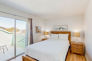 3 bedrooms, WiFi, bed sheets - Waterfront condo with sunset views, boat access, & sparkling pool (Corpus Christi)