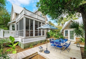 Outdoor dining - Reset on BHI - Cape Fear Station "Cottage of the Year" Sleeps 6 BHI/Shoals (Bald Head Island)